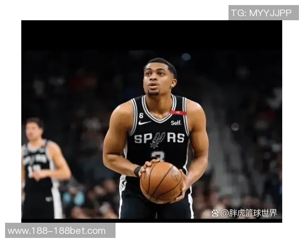 华子称麦丹休赛期进步显著参与进攻将极大提升球队表现